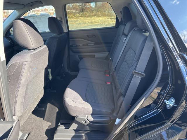 new 2025 Nissan Pathfinder car, priced at $33,682