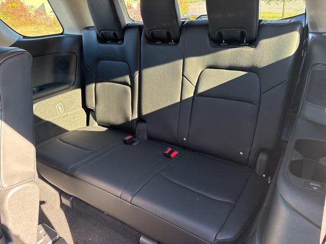 new 2025 Nissan Pathfinder car, priced at $45,302