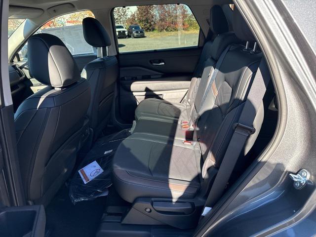 new 2025 Nissan Pathfinder car, priced at $45,302