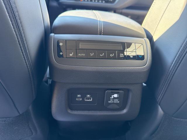 new 2025 Nissan Pathfinder car, priced at $45,302