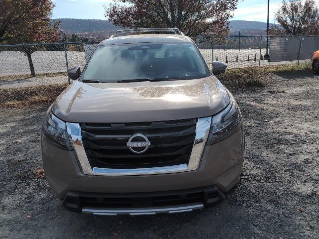 new 2025 Nissan Pathfinder car, priced at $55,080