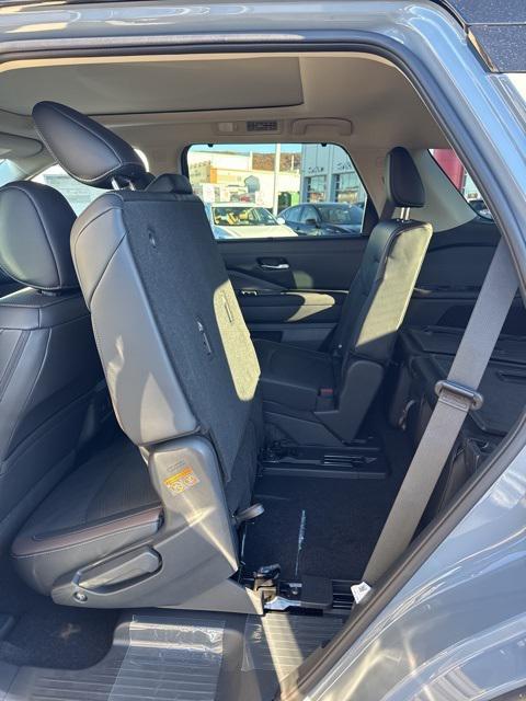 new 2025 Nissan Pathfinder car, priced at $46,637