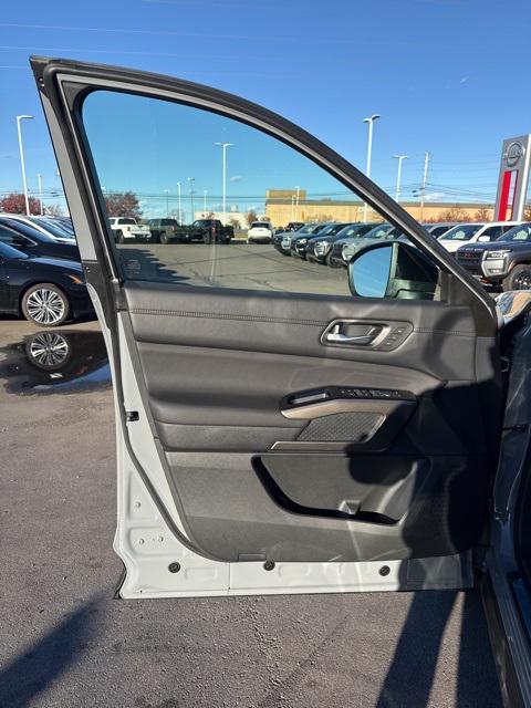 new 2025 Nissan Pathfinder car, priced at $46,637