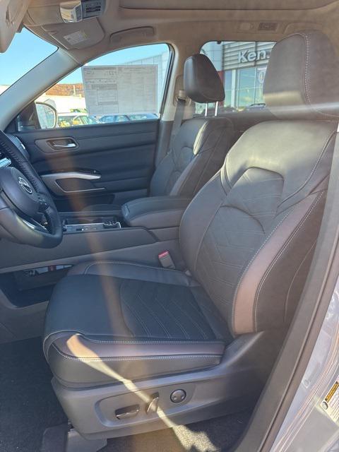 new 2025 Nissan Pathfinder car, priced at $46,637