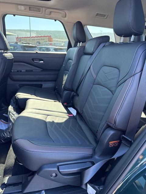 new 2025 Nissan Pathfinder car, priced at $45,203