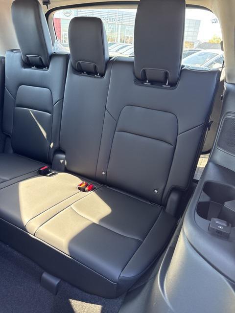 new 2025 Nissan Pathfinder car, priced at $45,203