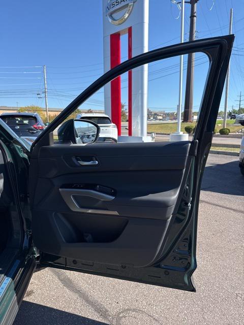 new 2025 Nissan Pathfinder car, priced at $45,203