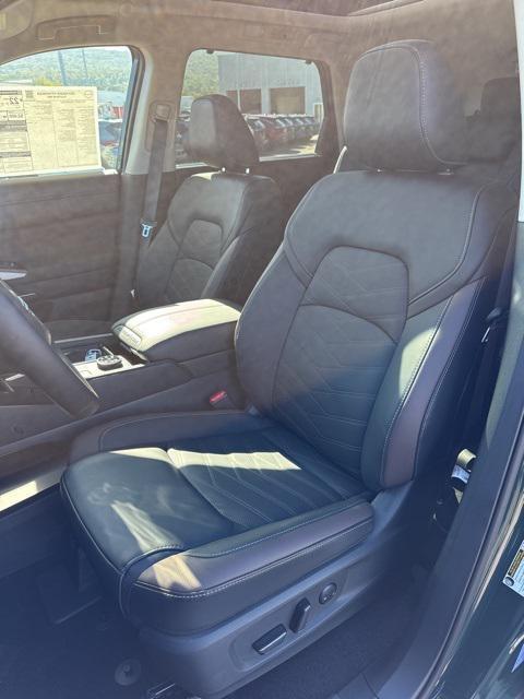 new 2025 Nissan Pathfinder car, priced at $45,203