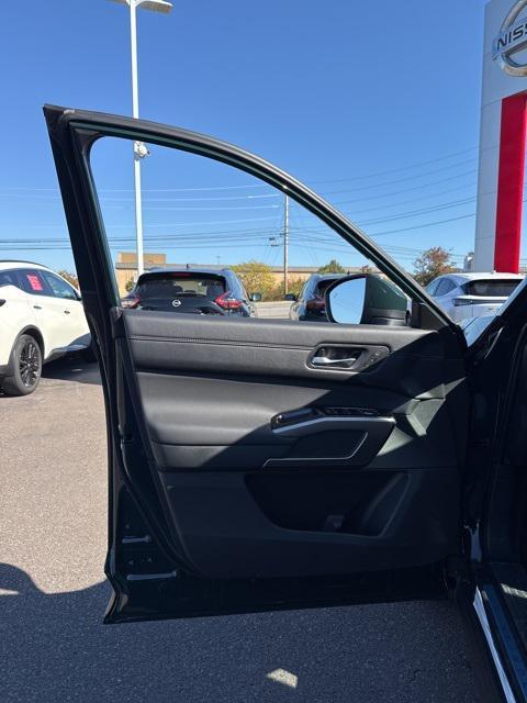 new 2025 Nissan Pathfinder car, priced at $45,203