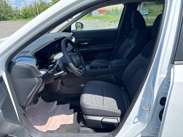 new 2025 Nissan Kicks car, priced at $25,654