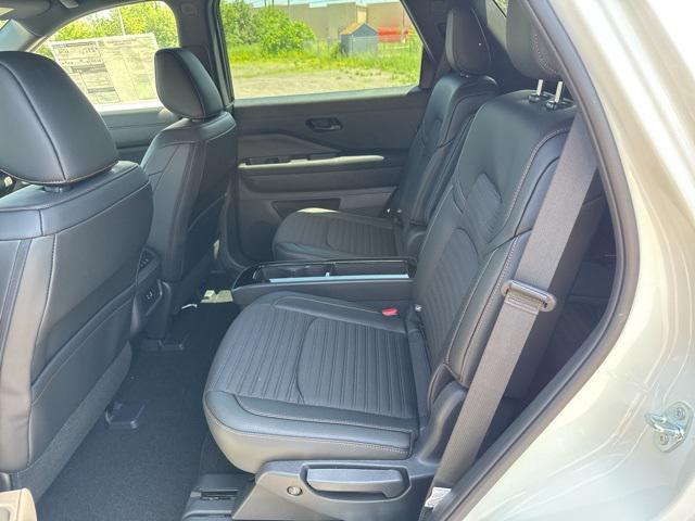 new 2025 Nissan Pathfinder car, priced at $42,583