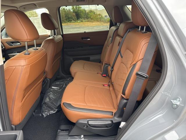 new 2025 Nissan Pathfinder car, priced at $46,473