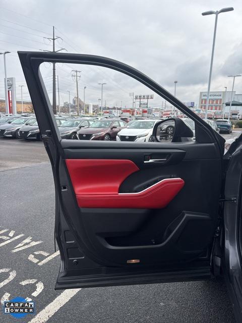 used 2022 Toyota Highlander car, priced at $34,695