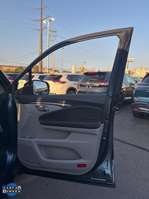 used 2022 Honda Pilot car, priced at $34,995