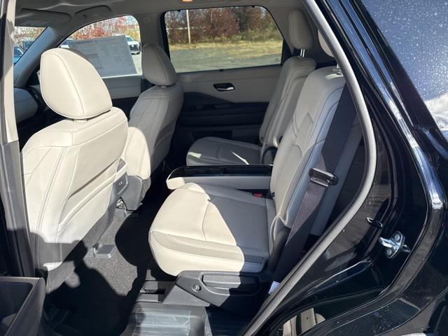 new 2025 Nissan Pathfinder car, priced at $43,102