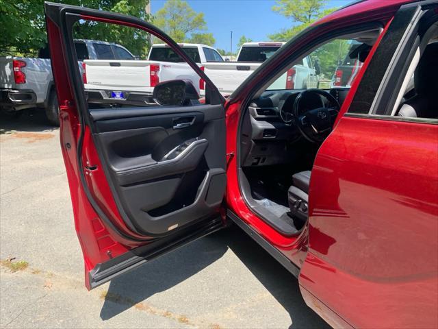 used 2020 Toyota Highlander car, priced at $31,490