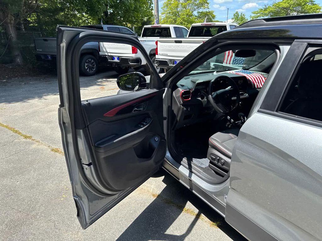 used 2025 Chevrolet TrailBlazer car, priced at $27,879