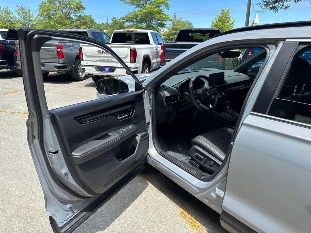 used 2025 Honda CR-V Hybrid car, priced at $38,500
