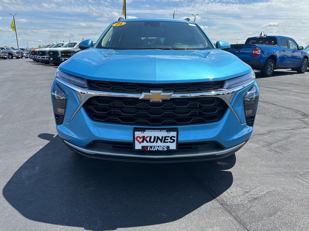 new 2025 Chevrolet Trax car, priced at $25,085