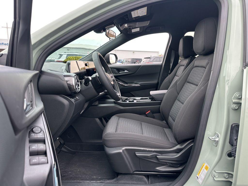 new 2026 Chevrolet Equinox car, priced at $30,820