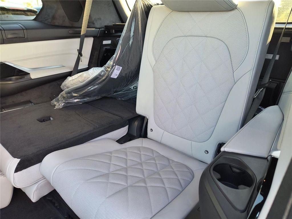 new 2026 BMW X7 car, priced at $100,170