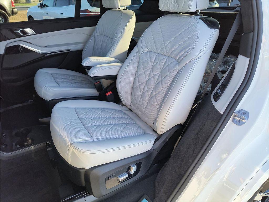 new 2026 BMW X7 car, priced at $100,170