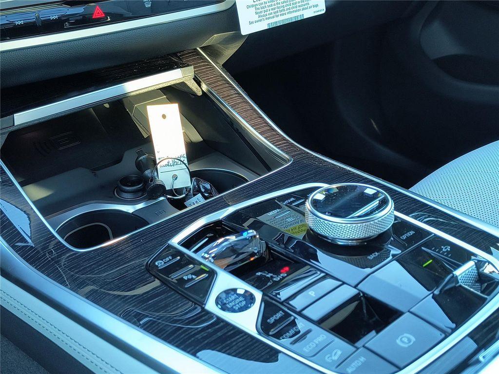 new 2026 BMW X7 car, priced at $100,170