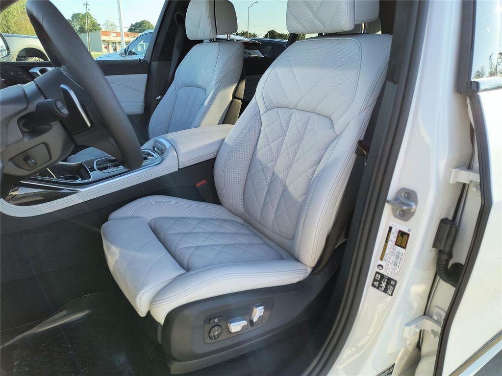 new 2026 BMW X7 car, priced at $100,170