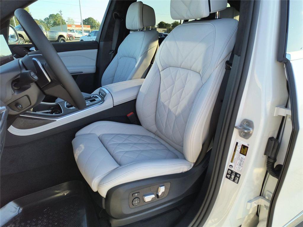 new 2026 BMW X7 car, priced at $97,080