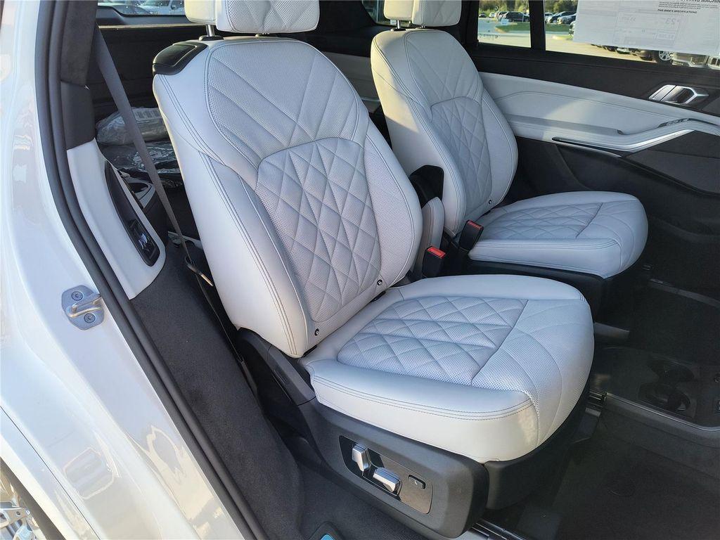 new 2026 BMW X7 car, priced at $97,080