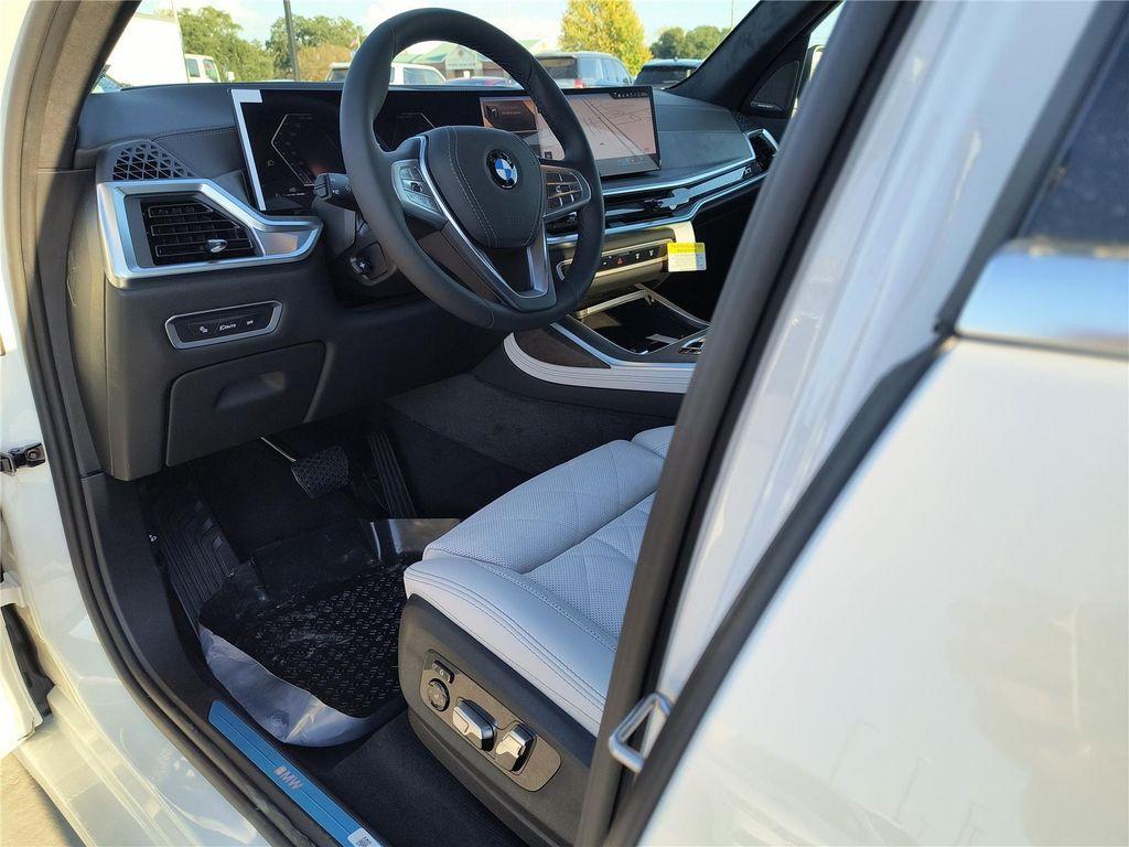 new 2026 BMW X7 car, priced at $97,080