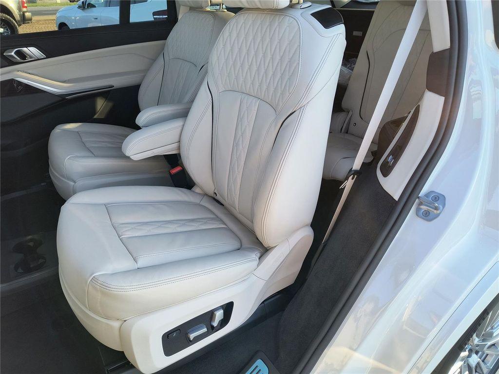 new 2026 BMW X7 car, priced at $100,130