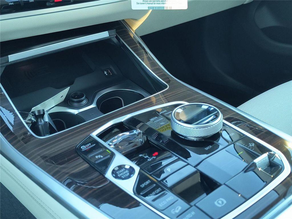 new 2026 BMW X7 car, priced at $100,130