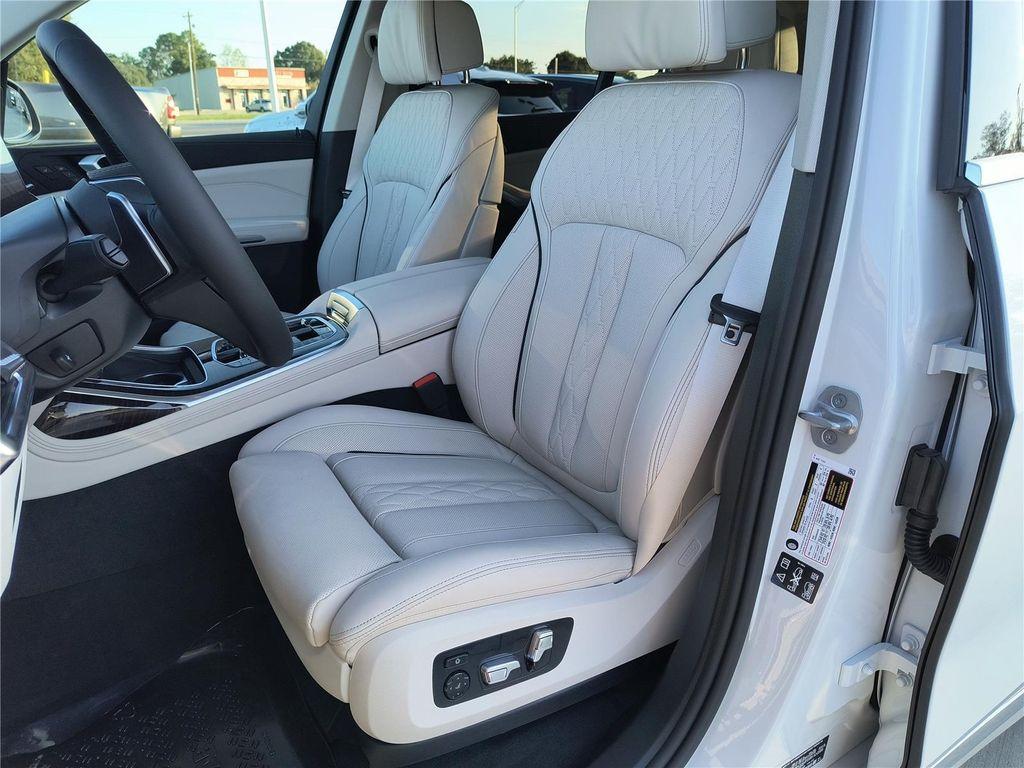 new 2026 BMW X7 car, priced at $100,130