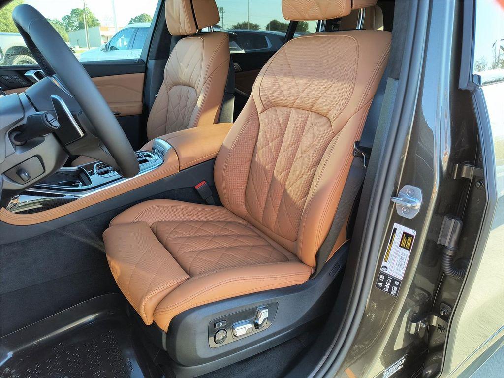 new 2026 BMW X7 car, priced at $102,125