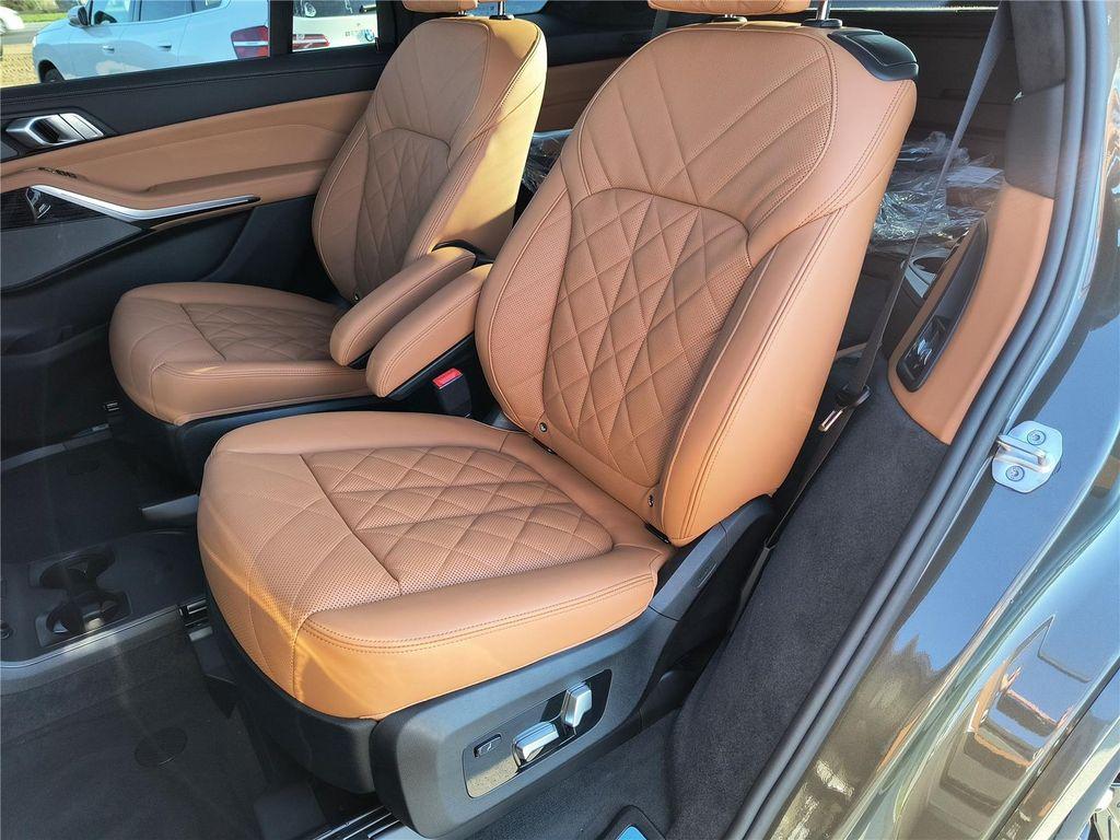 new 2026 BMW X7 car, priced at $102,125