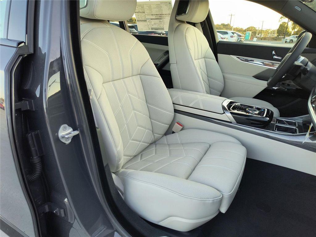 new 2026 BMW i7 car, priced at $125,525