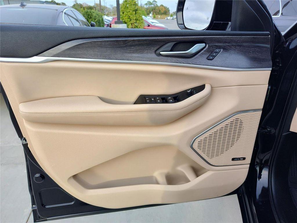 used 2023 Jeep Grand Cherokee car, priced at $28,970