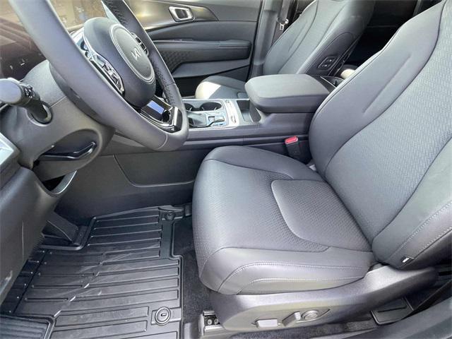 new 2025 Kia Carnival car, priced at $53,125
