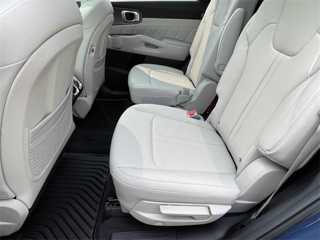 new 2025 Kia Sorento car, priced at $39,151