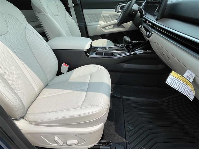 new 2025 Kia Sorento car, priced at $39,151