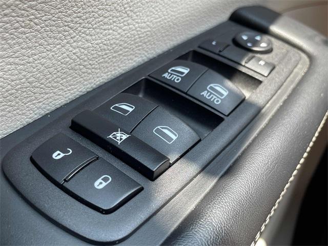 used 2023 Chrysler Pacifica car, priced at $25,987