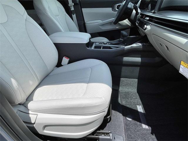 new 2025 Kia Sorento car, priced at $35,678