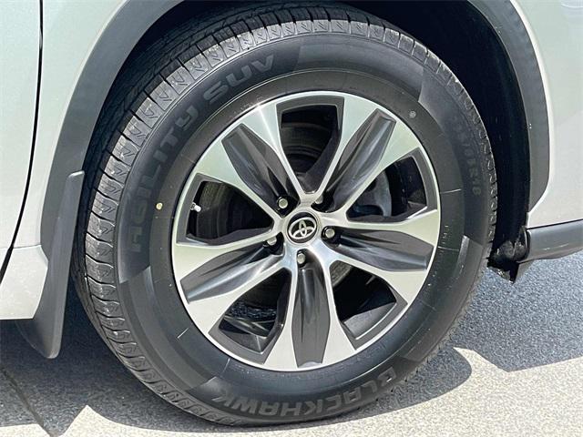 used 2021 Toyota Highlander car, priced at $34,593