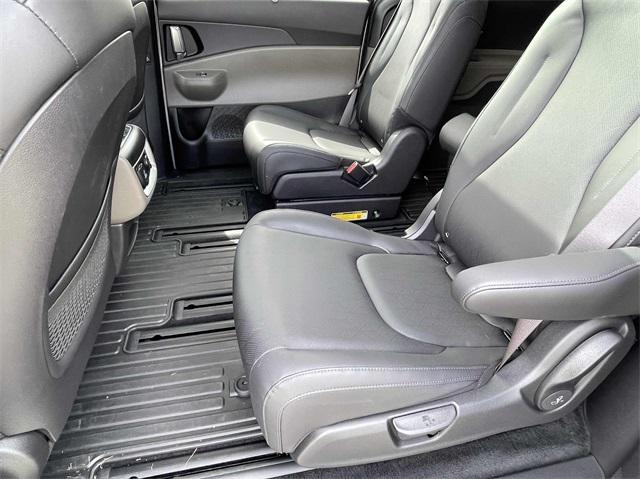 new 2025 Kia Carnival car, priced at $47,400