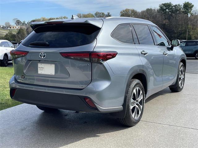 used 2021 Toyota Highlander Hybrid car, priced at $38,000