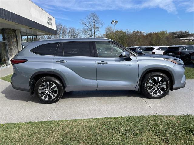 used 2021 Toyota Highlander Hybrid car, priced at $38,000