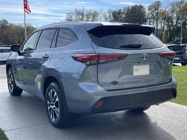 used 2021 Toyota Highlander Hybrid car, priced at $38,000