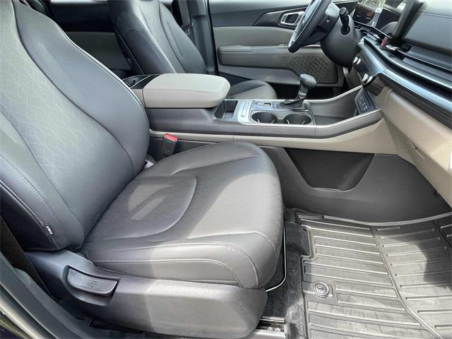 new 2025 Kia Carnival car, priced at $37,317