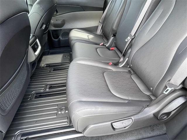 new 2025 Kia Carnival car, priced at $37,317